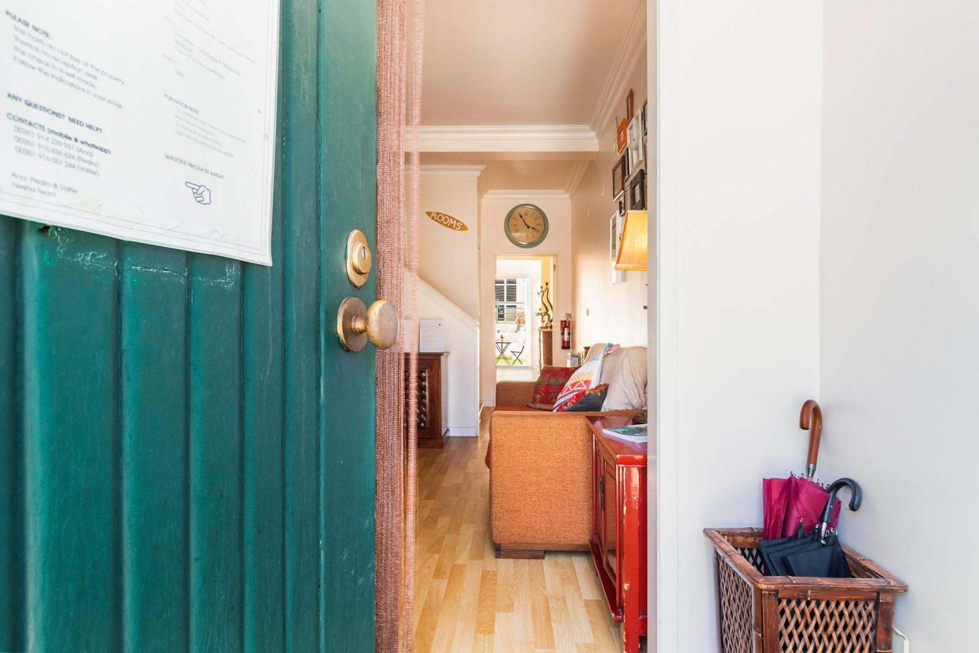 Nesha Guesthouse Lisbon Exterior photo