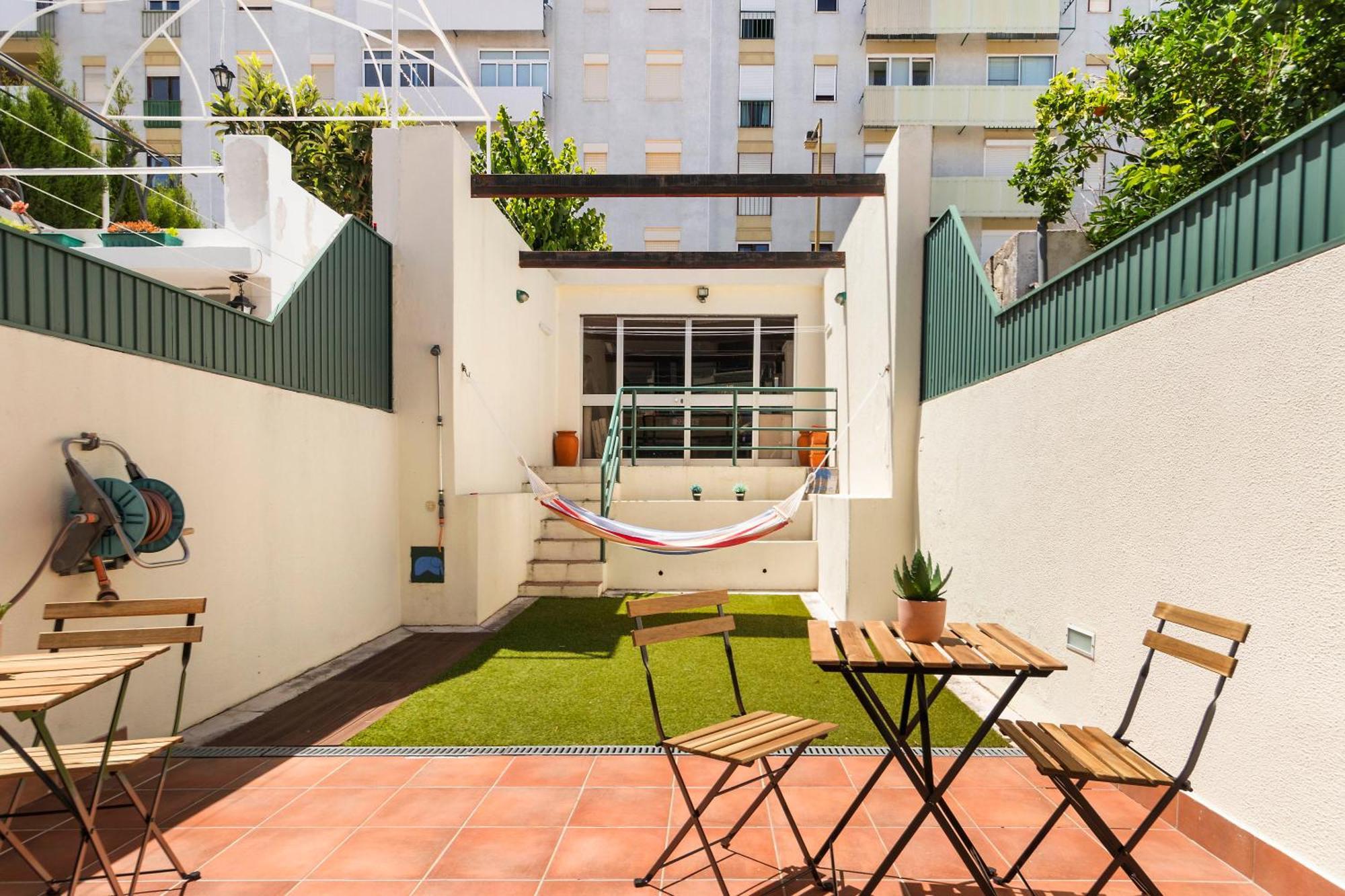 Nesha Guesthouse Lisbon Exterior photo