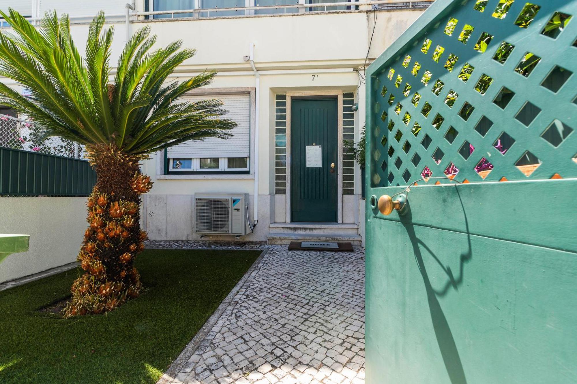 Nesha Guesthouse Lisbon Exterior photo